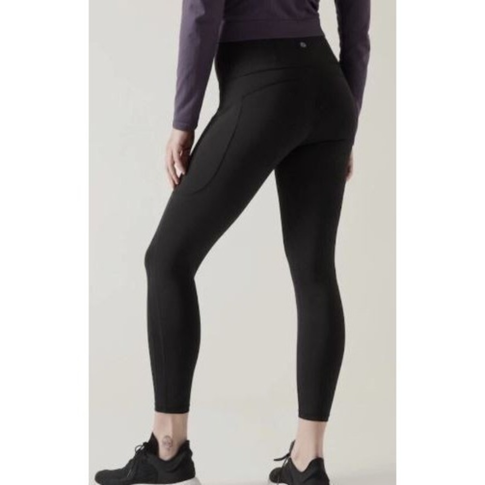 Athleta Size S Ultimate Stash Pocket 7/8 Tight Womens Black Leggings
